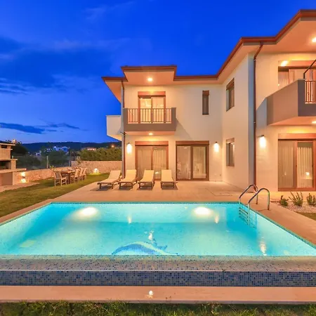 With Private Pool And Amazing View In Villa Kaş